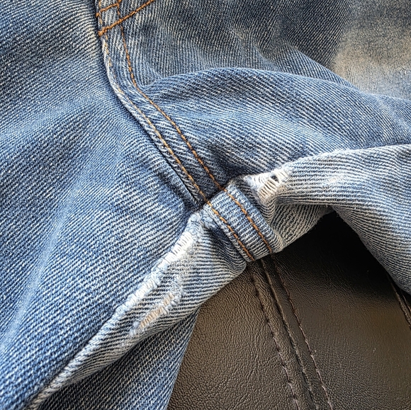 Classic Blue Denim LEVI Shorts - Picture 5 of 6